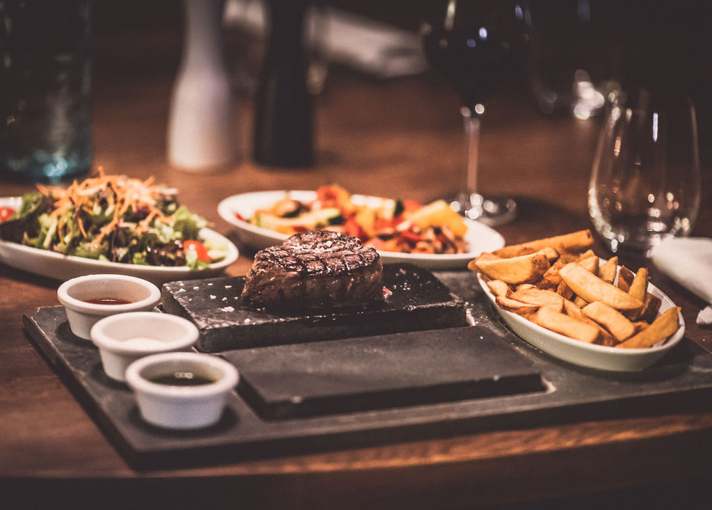 Steak auf heissem Stein